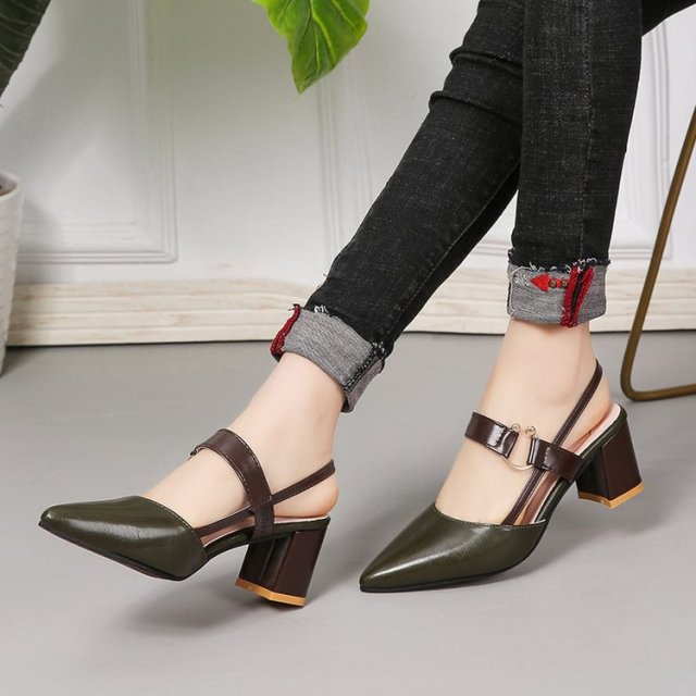 2022 Sandals Women's Summer New Pointy Chunky Sandals Large Size Women's Fashion Woman Shoes Sandals Women 2020