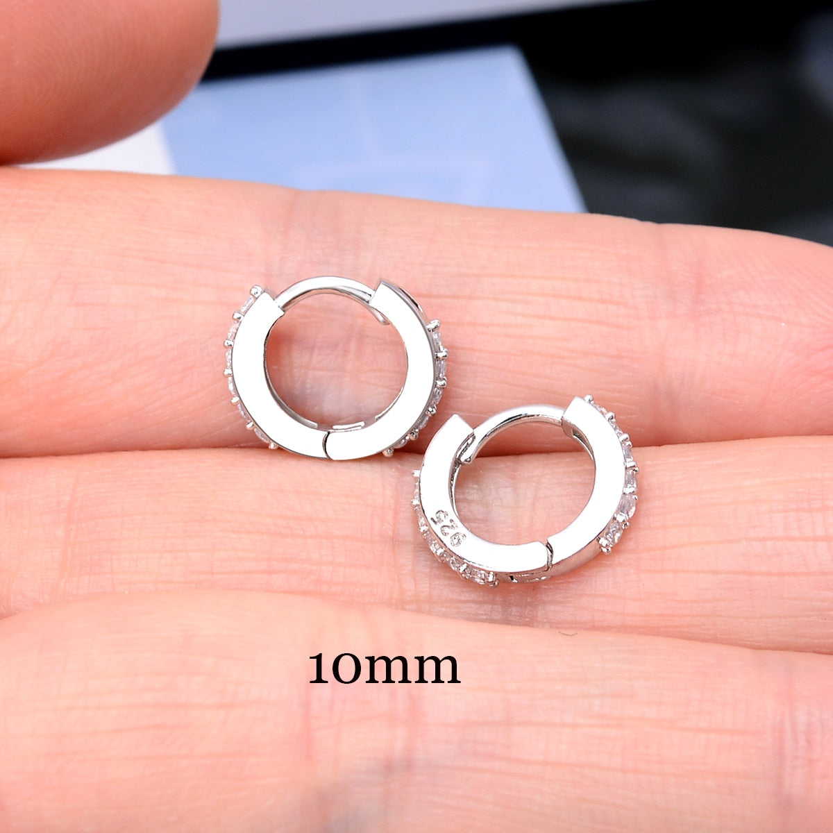 2 Pcs Rainbow Little Huggies Hoop Earrings Girl Tiny Rings Cartilage Small Helix Piercing Conch Earlobe Tragus Circle Men Hoops